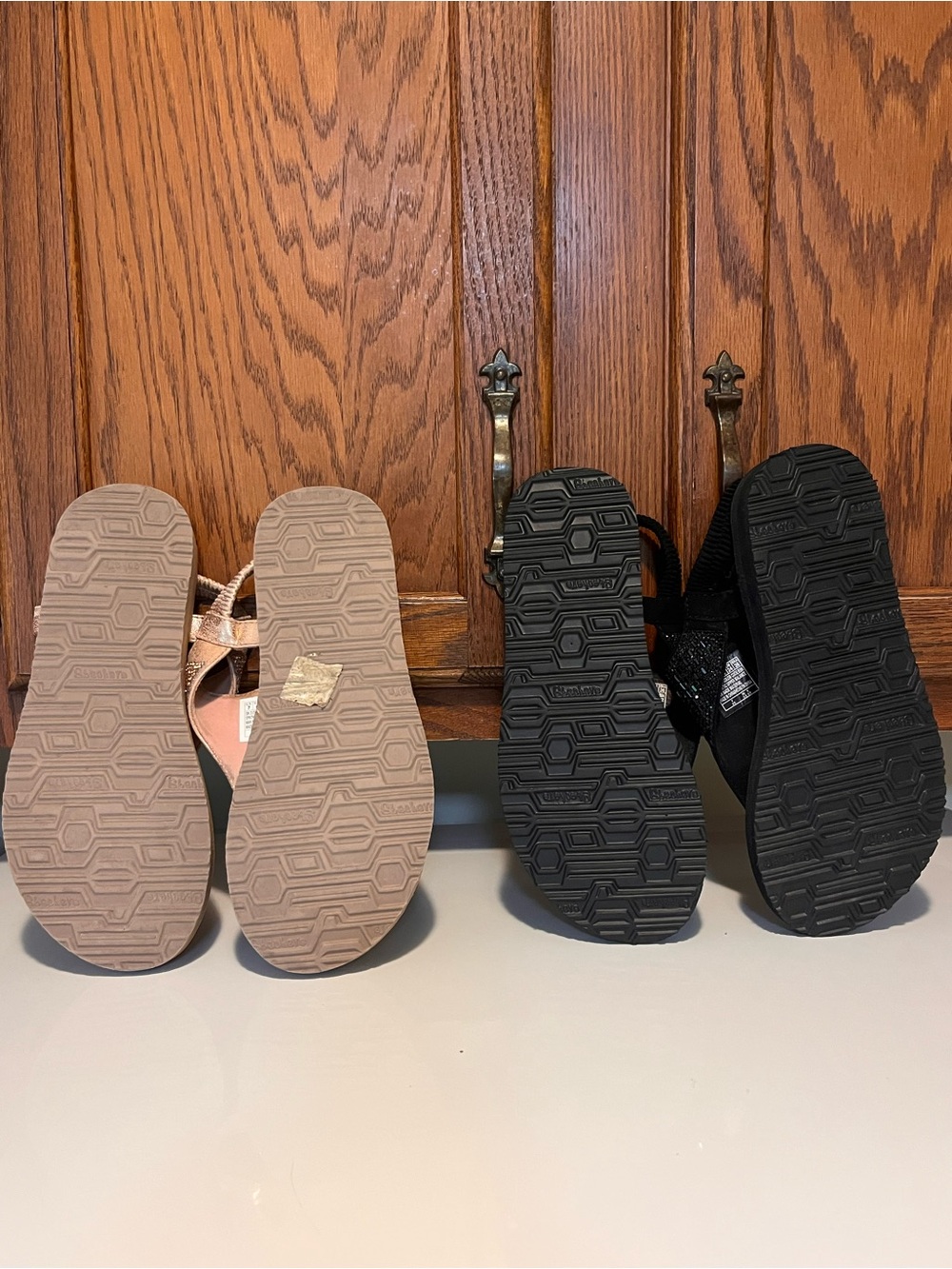 Bundle of 2 Skechers Size 7 Sparkly Slip-On Sandals in EUC Rose Gold & NEW Black - Picture 2 of 6